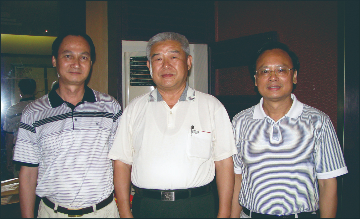 廣西區(qū)發(fā)改委領(lǐng)導(dǎo)陪同中國人民解放軍總參謀部政治部主任賈雪陽軍（照片中）到公司實(shí)地考察，并給予“好安節(jié)電器”高度評(píng)價(jià)